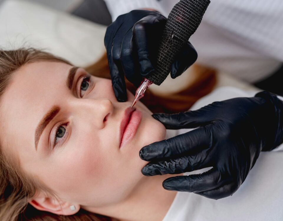 Master making lips permanent makeup